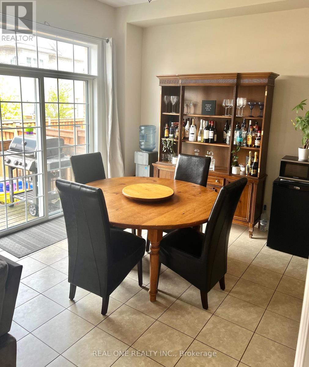 250 Niagara Trail, Halton Hills (Georgetown), Ontario  L7G 0A7 - Photo 8 - W12435772