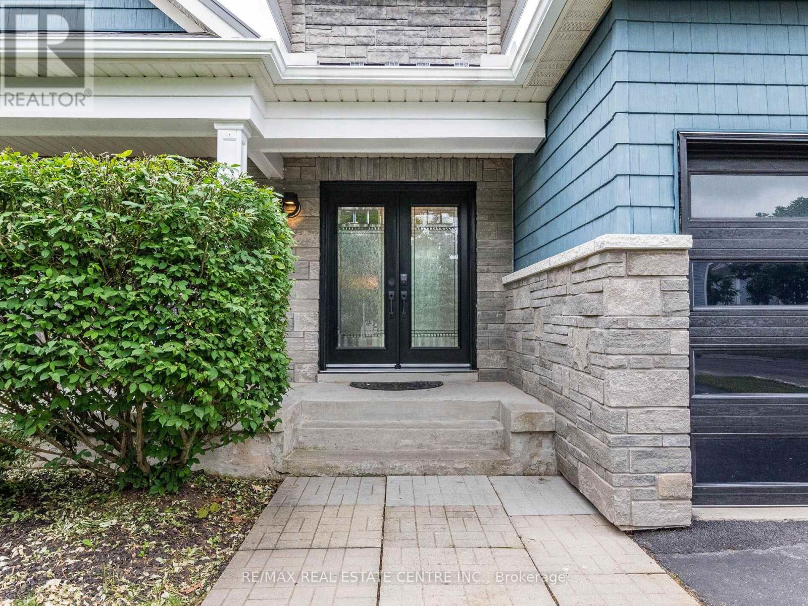 42 Somerville Road, Halton Hills (Ac Acton), Ontario  L7J 3A1 - Photo 5 - W12436141