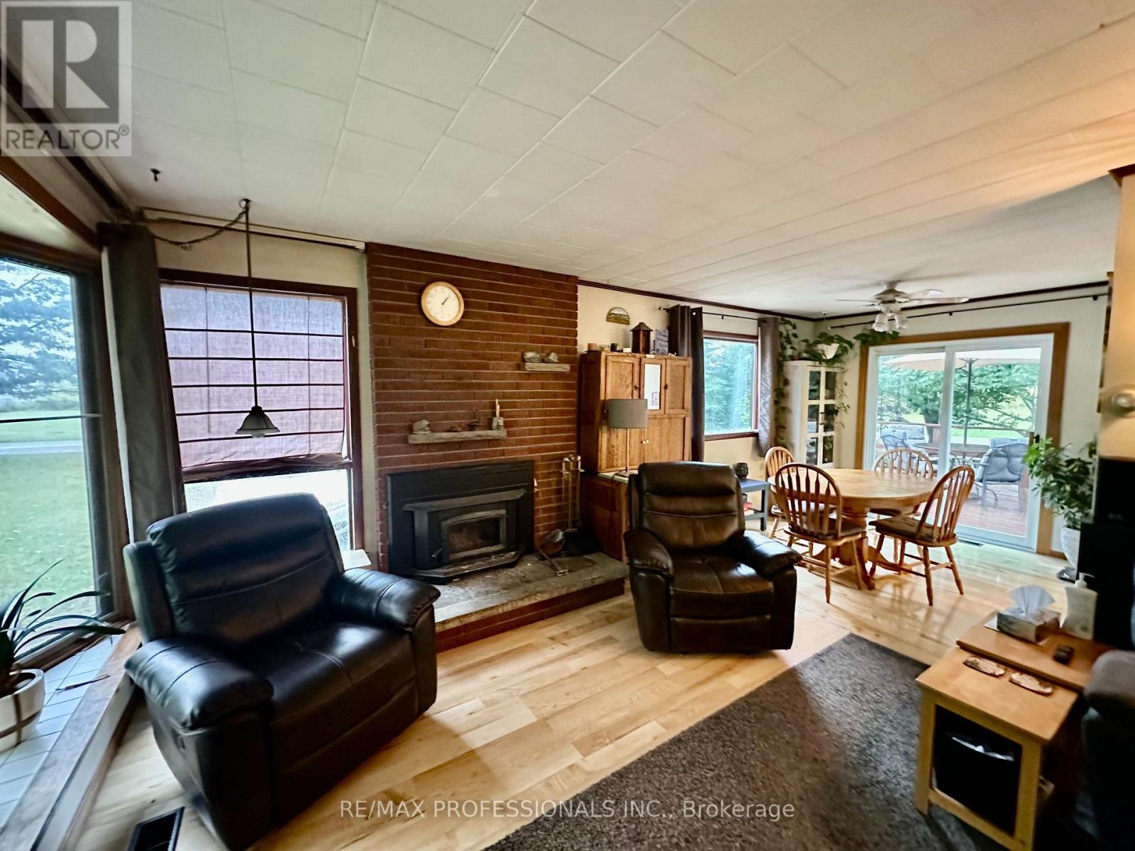 13958 Trafalgar Road, Halton Hills (Rural Halton Hills), Ontario  L7G 4S4 - Photo 2 - W12436176