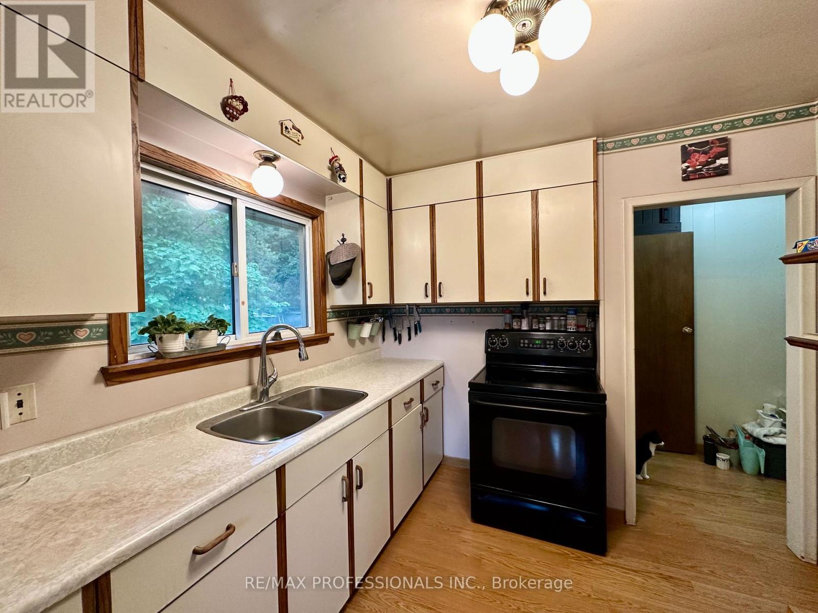 13958 Trafalgar Road, Halton Hills (Rural Halton Hills), Ontario  L7G 4S4 - Photo 5 - W12436176