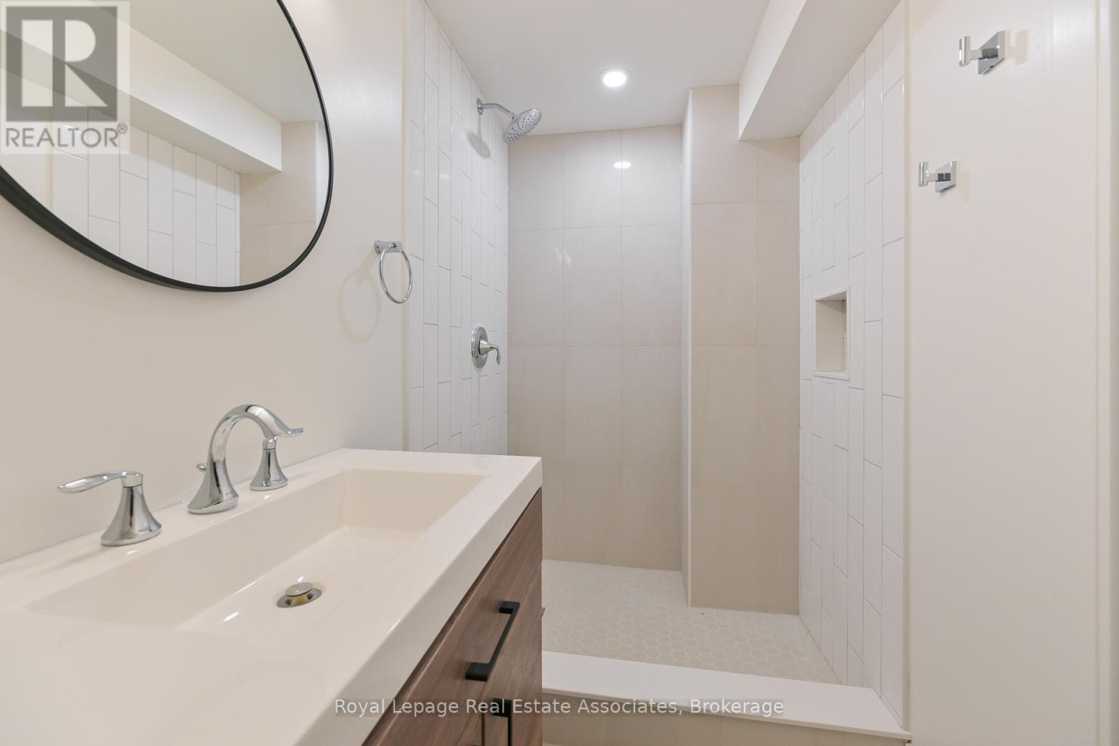 8 Mcnally Street, Halton Hills (Georgetown), Ontario  L7G 6B7 - Photo 16 - W12439323