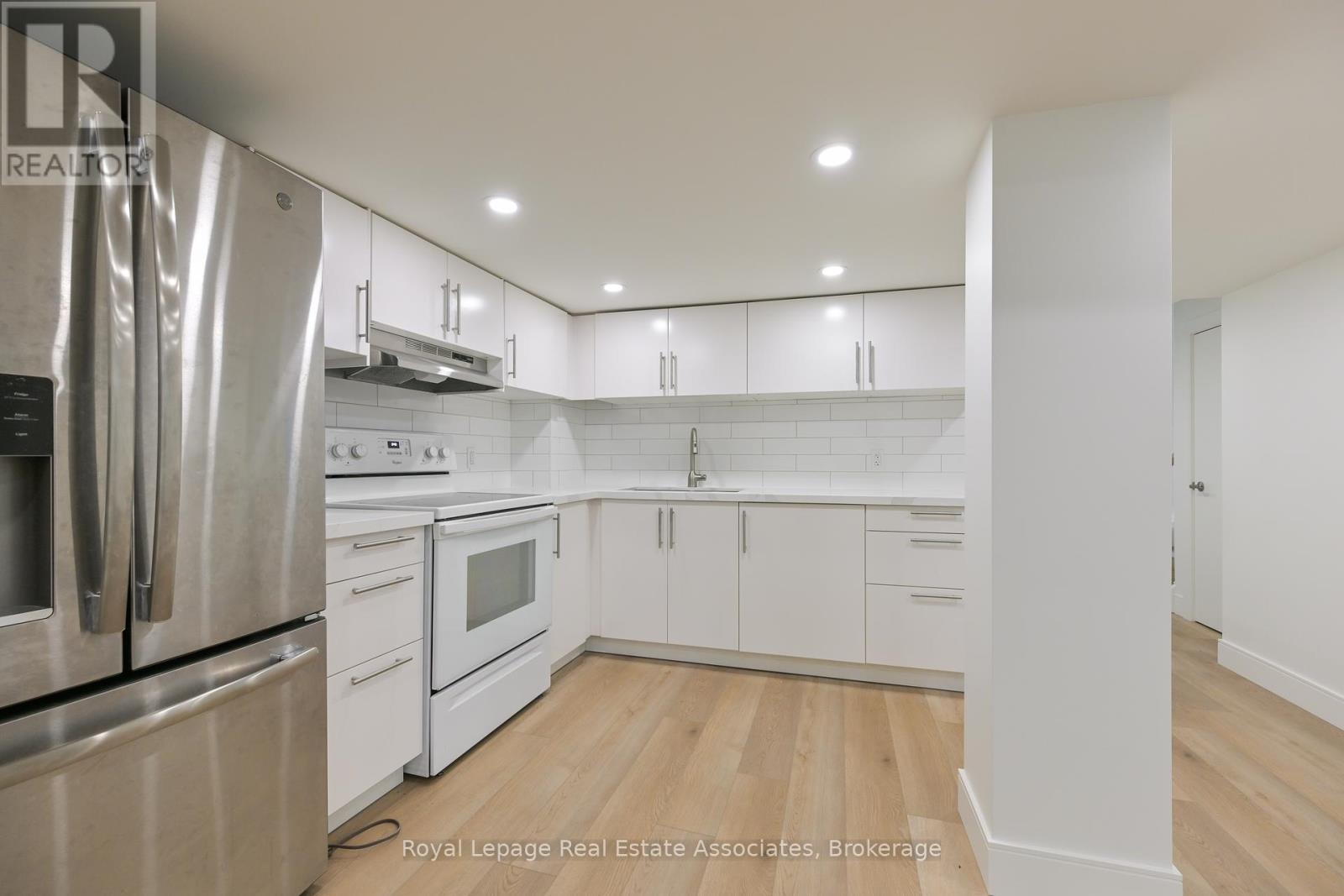 8 Mcnally Street, Halton Hills (Georgetown), Ontario  L7G 6B7 - Photo 9 - W12439323