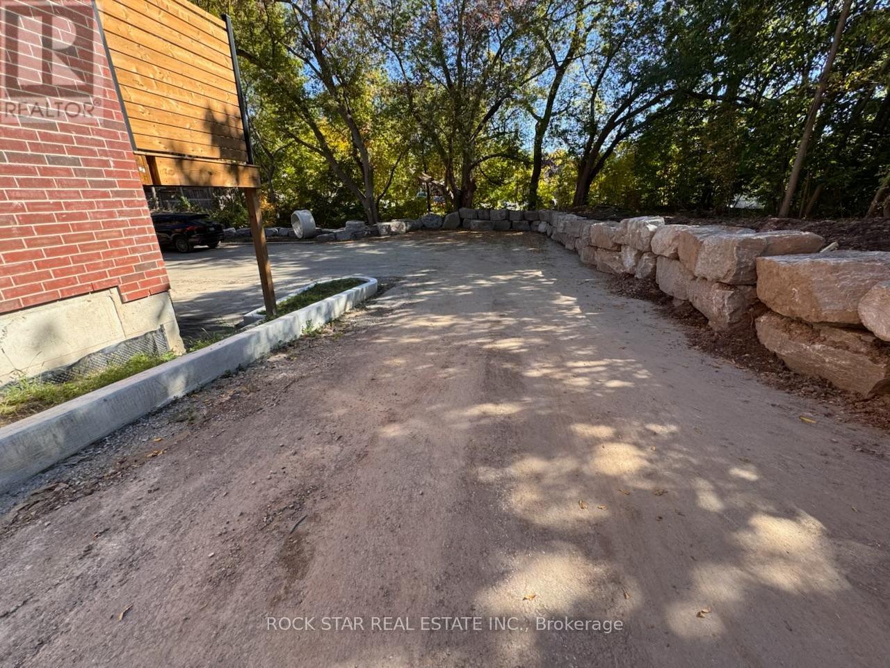 17 James Street, Halton Hills (Georgetown), Ontario  L7G 2H2 - Photo 4 - W12440517