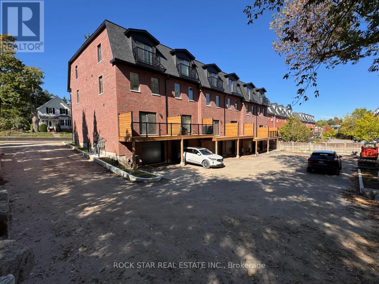 17 James Street, Halton Hills (Georgetown), Ontario  L7G 2H2 - Photo 6 - W12440517