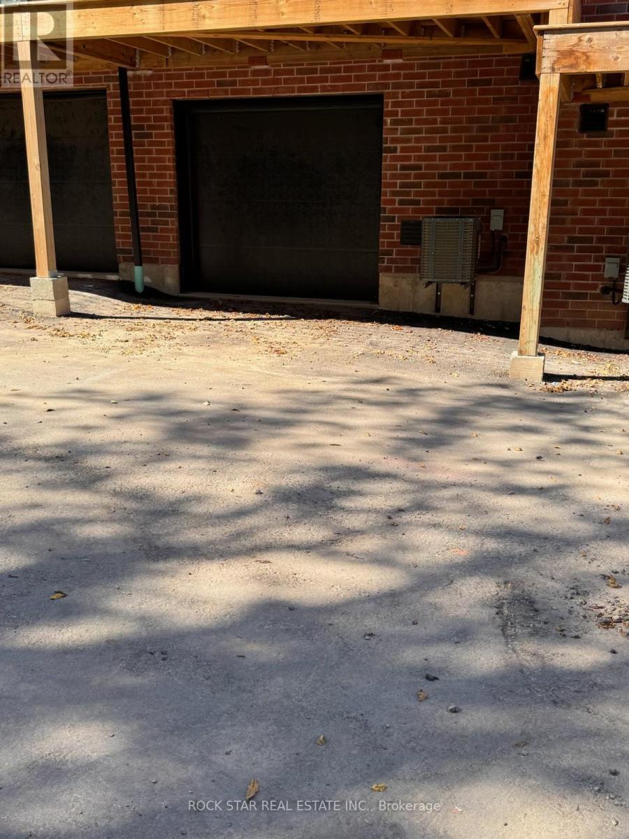 17 James Street, Halton Hills (Georgetown), Ontario  L7G 2H2 - Photo 7 - W12440517