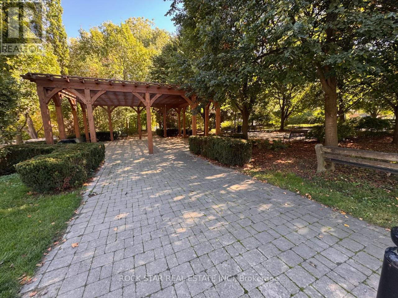 17 James Street, Halton Hills (Georgetown), Ontario  L7G 2H2 - Photo 8 - W12440517