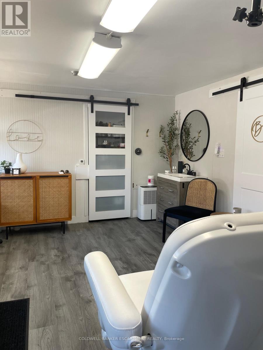 2 - 27 Main Street S, Halton Hills (Georgetown), Ontario  L7G 3G2 - Photo 2 - W12441595