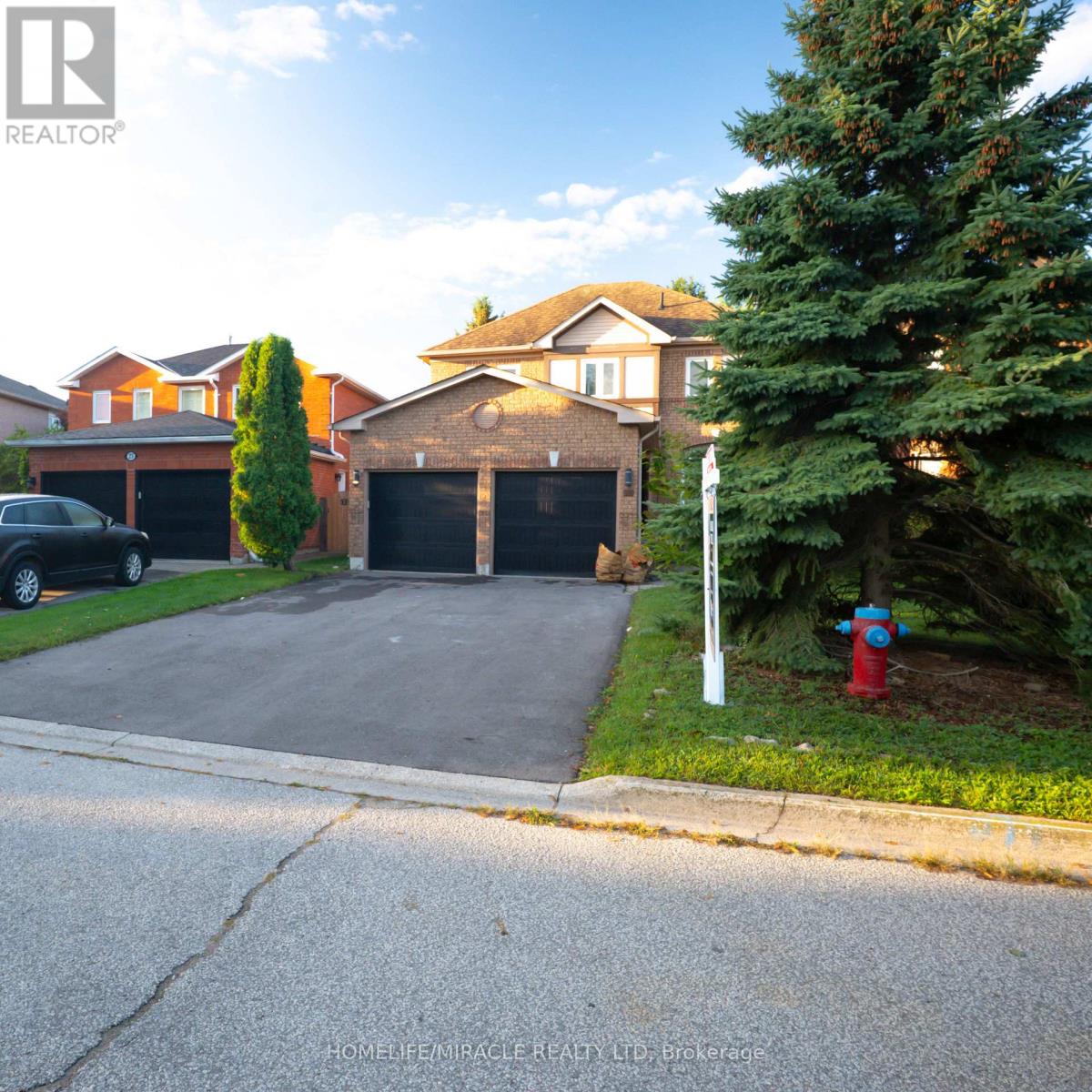 27 Killaloe Crescent, Halton Hills (Georgetown), Ontario  L7G 5N2 - Photo 2 - W12441720