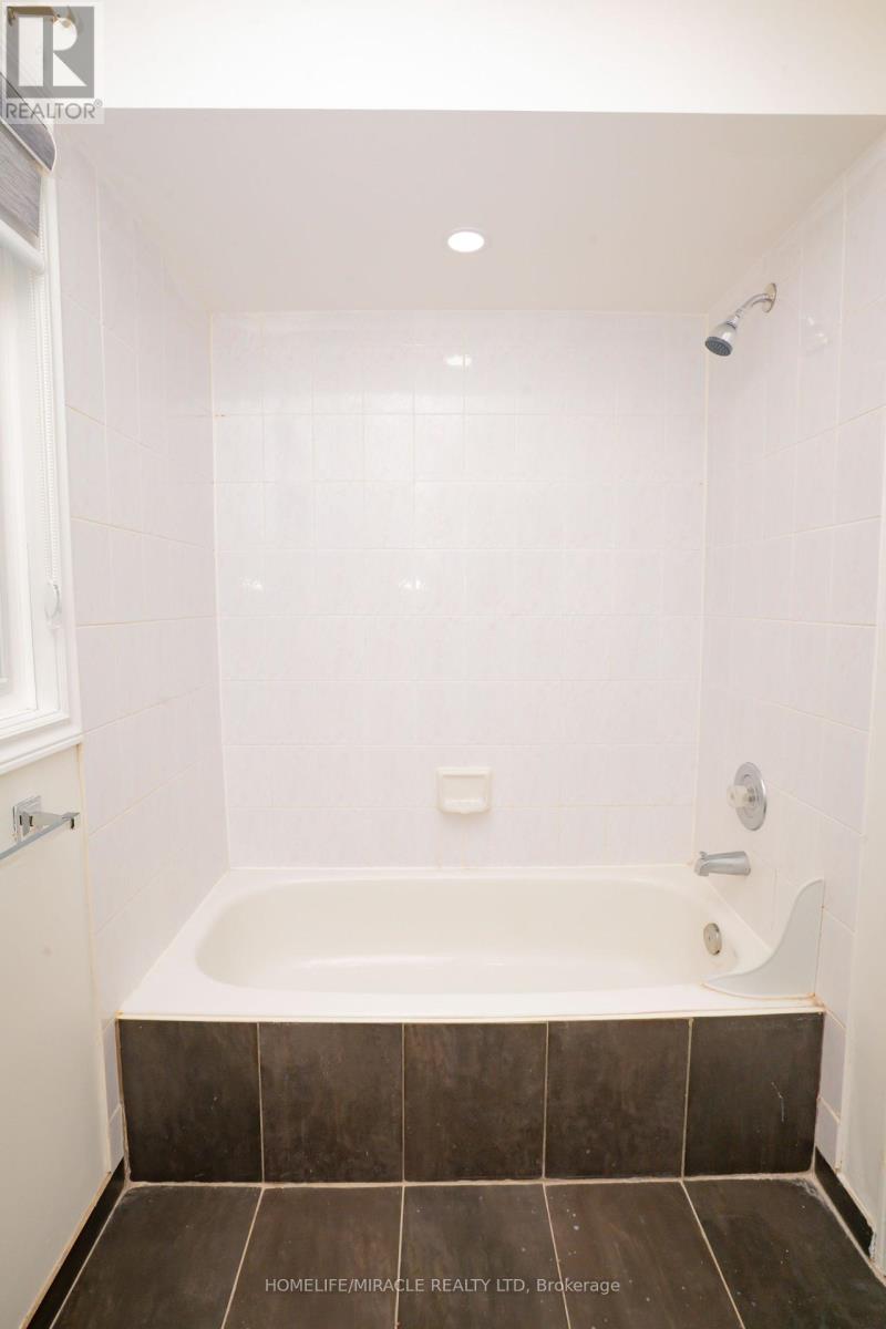 27 Killaloe Crescent, Halton Hills (Georgetown), Ontario  L7G 5N2 - Photo 31 - W12441720