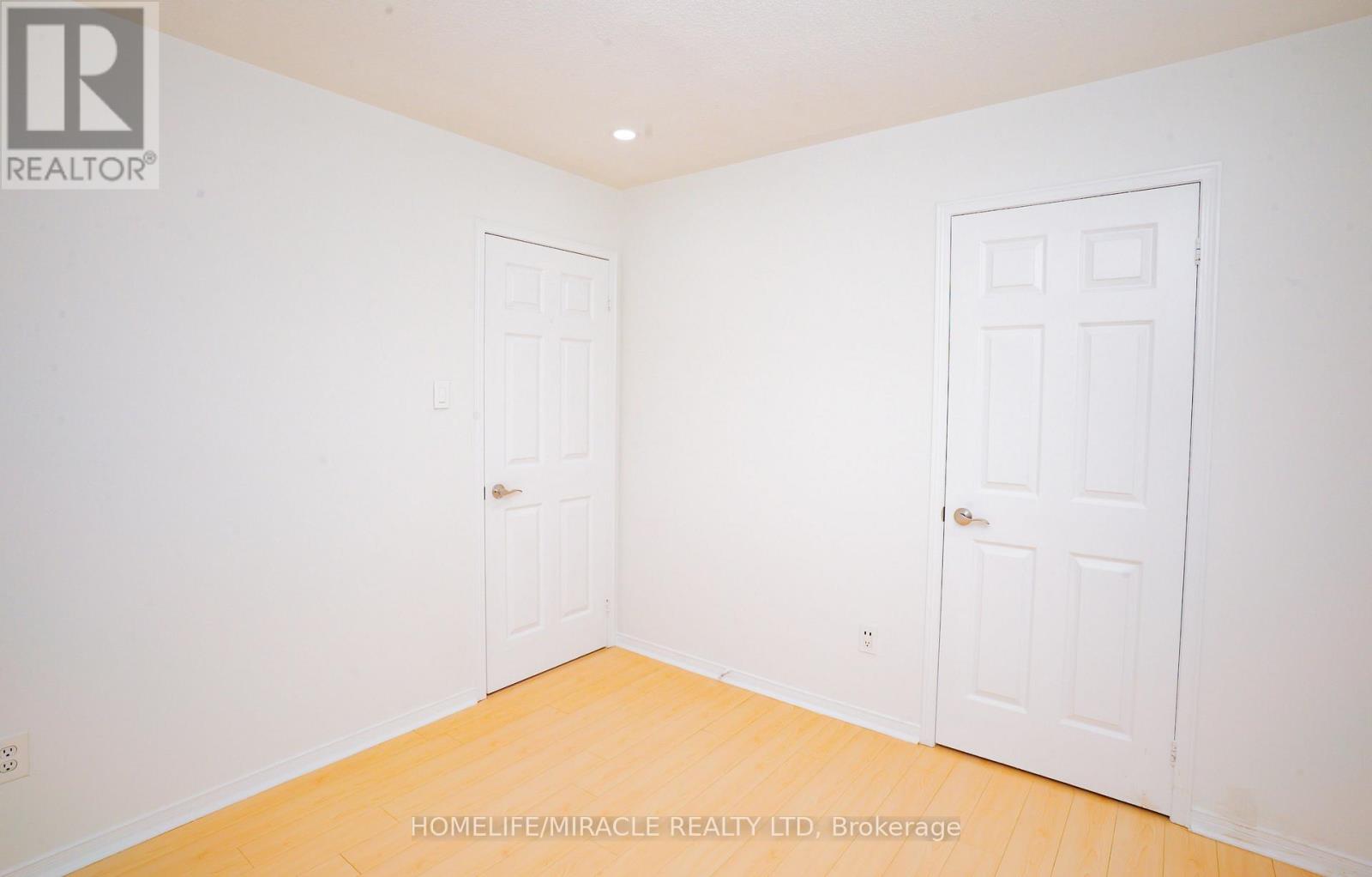 27 Killaloe Crescent, Halton Hills (Georgetown), Ontario  L7G 5N2 - Photo 7 - W12441720