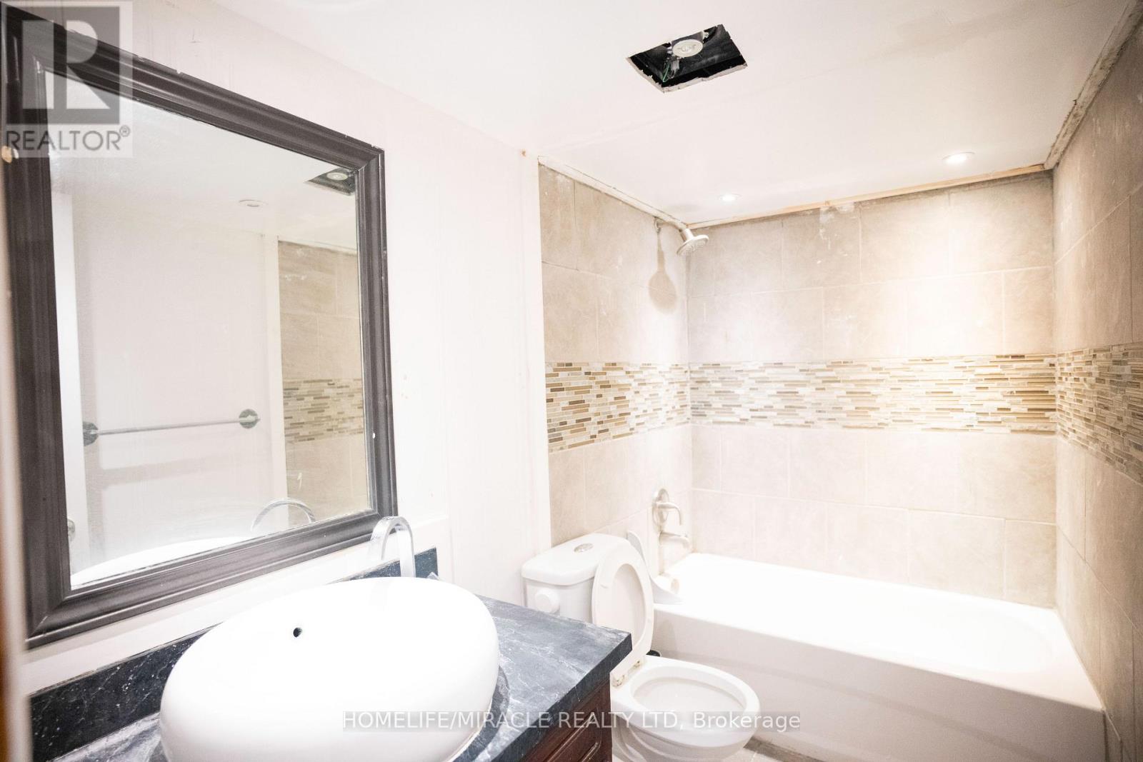 27 Killaloe Crescent, Halton Hills (Georgetown), Ontario  L7G 5N2 - Photo 8 - W12441720