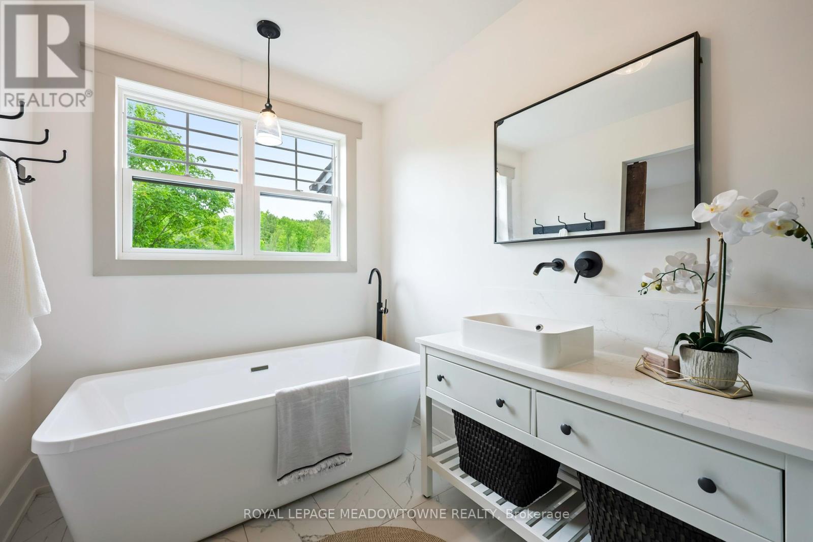 13394 Tenth Line, Halton Hills (Rural Halton Hills), Ontario  L7G 4S8 - Photo 23 - W12443164