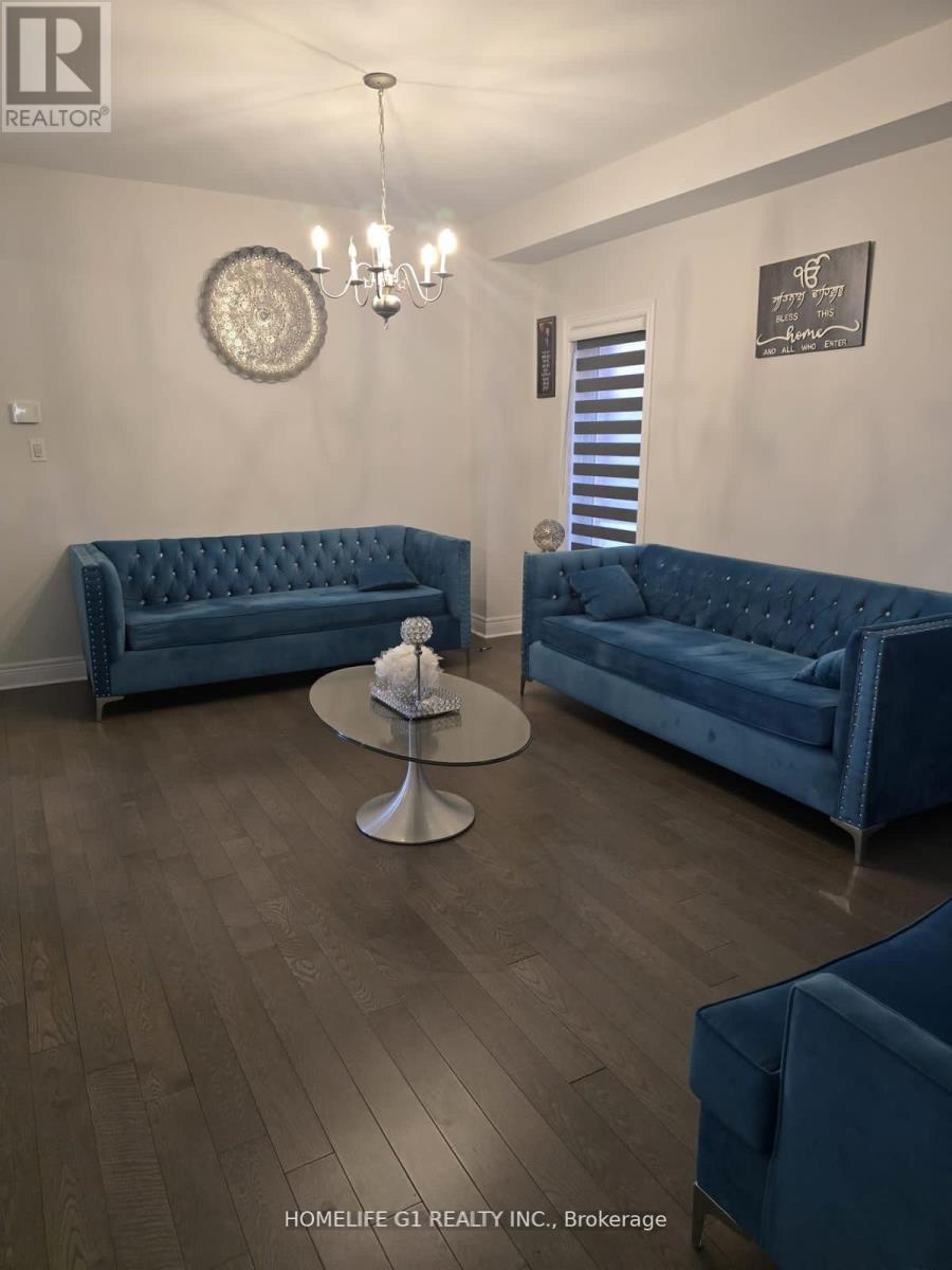 32 Branigan Crescent, Halton Hills (Georgetown), Ontario  L7G 0N1 - Photo 13 - W12444541