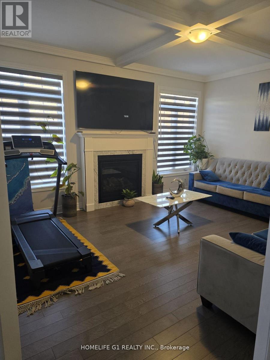 32 Branigan Crescent, Halton Hills (Georgetown), Ontario  L7G 0N1 - Photo 5 - W12444541