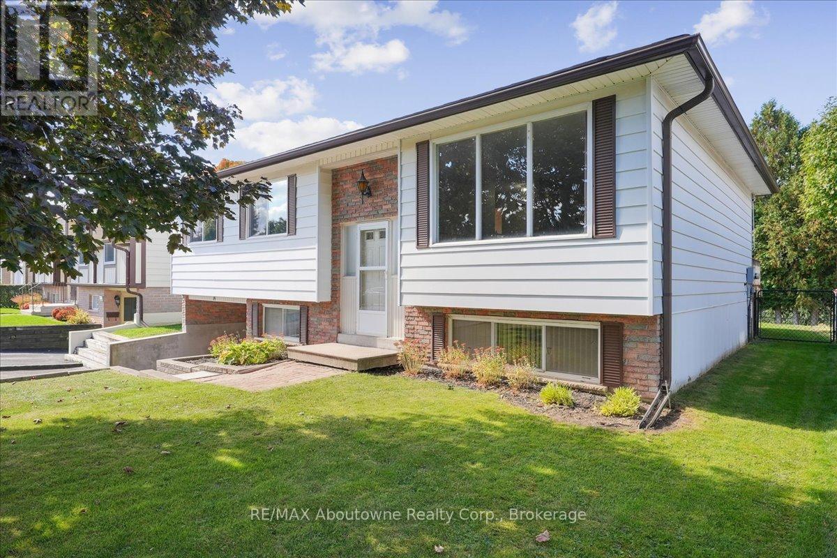 14 Norman Avenue, Halton Hills (Ac Acton), Ontario  L7J 2R4 - Photo 1 - W12451487