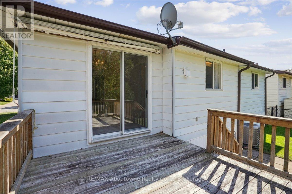 14 Norman Avenue, Halton Hills (Ac Acton), Ontario  L7J 2R4 - Photo 40 - W12451487