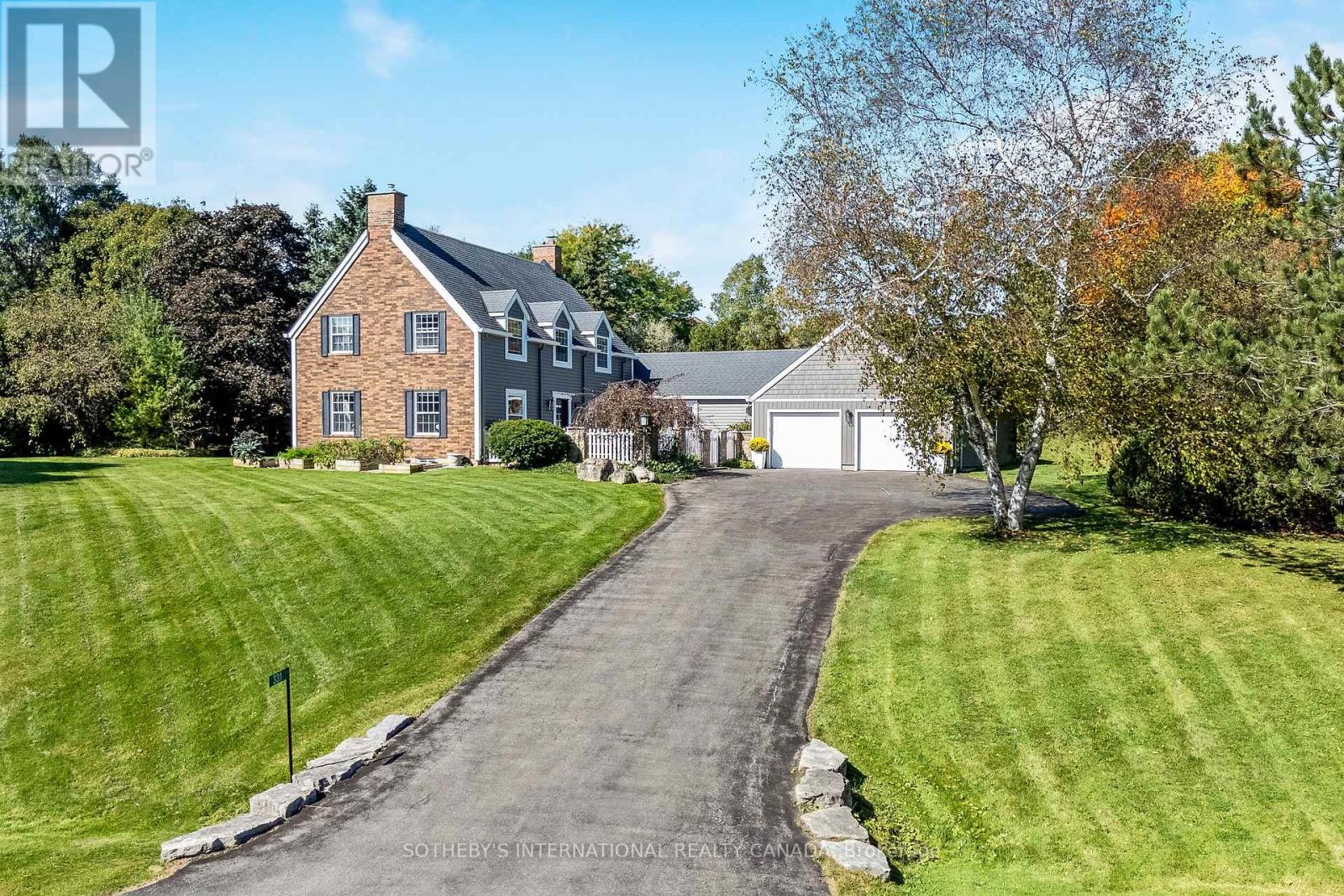 331 Wheelihan Way, Milton (Campbellville), Ontario  L0P 0A1 - Photo 2 - W12451306