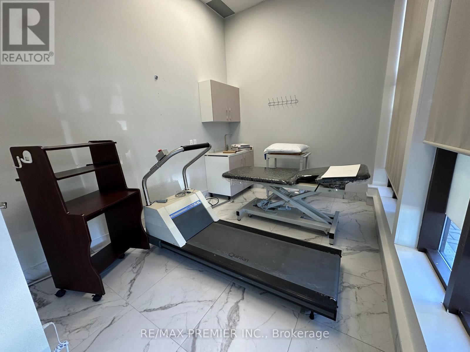 120 Guelph Street, Halton Hills (Georgetown), Ontario  L7G 4A4 - Photo 17 - W12451385