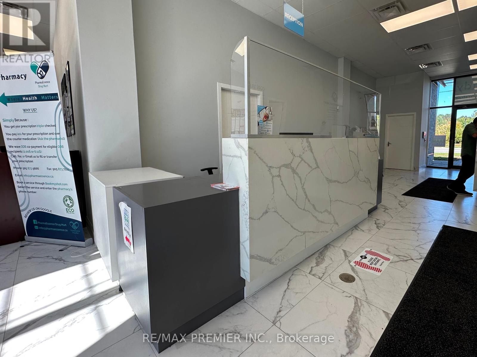 120 Guelph Street, Halton Hills (Georgetown), Ontario  L7G 4A4 - Photo 7 - W12451385