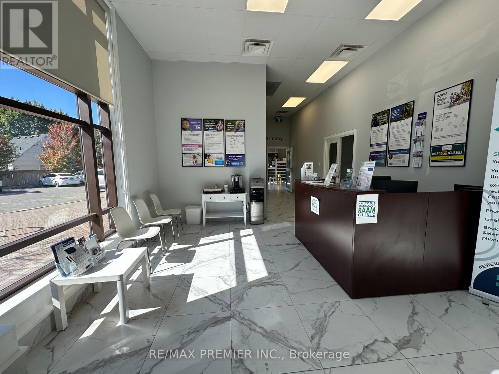 120 Guelph Street, Halton Hills (Georgetown), Ontario  L7G 4A4 - Photo 9 - W12451385