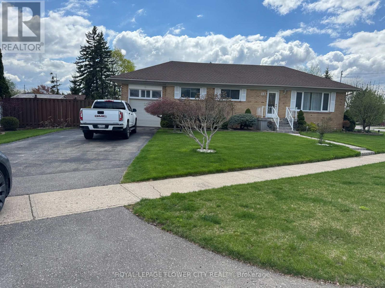 13 Bairstow Crescent, Halton Hills (Georgetown), Ontario  L7G 1L9 - Photo 1 - W12452172