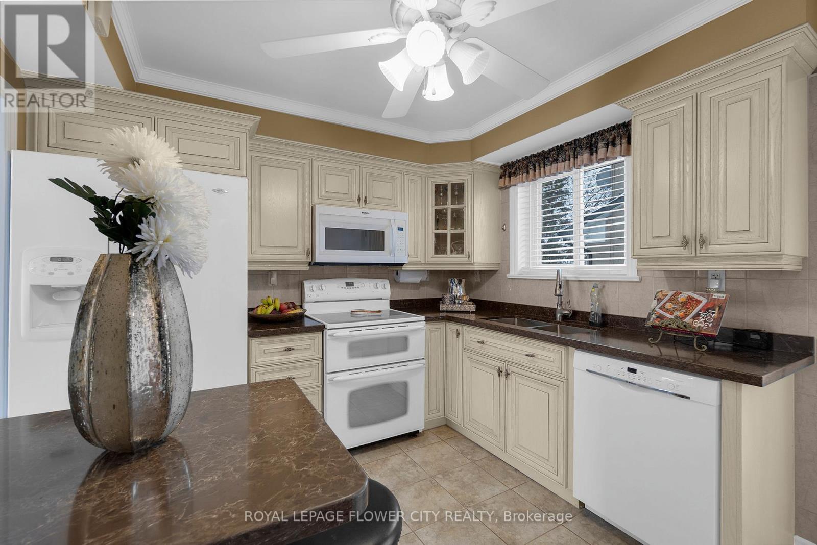 13 Bairstow Crescent, Halton Hills (Georgetown), Ontario  L7G 1L9 - Photo 13 - W12452172