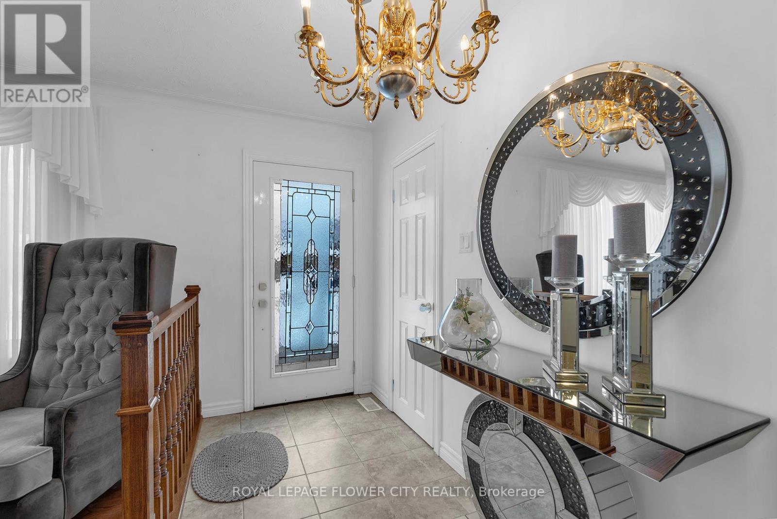 13 Bairstow Crescent, Halton Hills (Georgetown), Ontario  L7G 1L9 - Photo 2 - W12452172