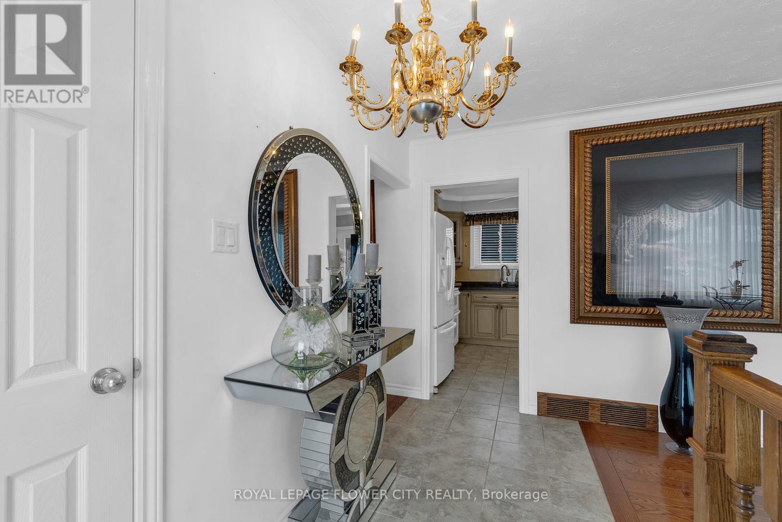 13 Bairstow Crescent, Halton Hills (Georgetown), Ontario  L7G 1L9 - Photo 3 - W12452172