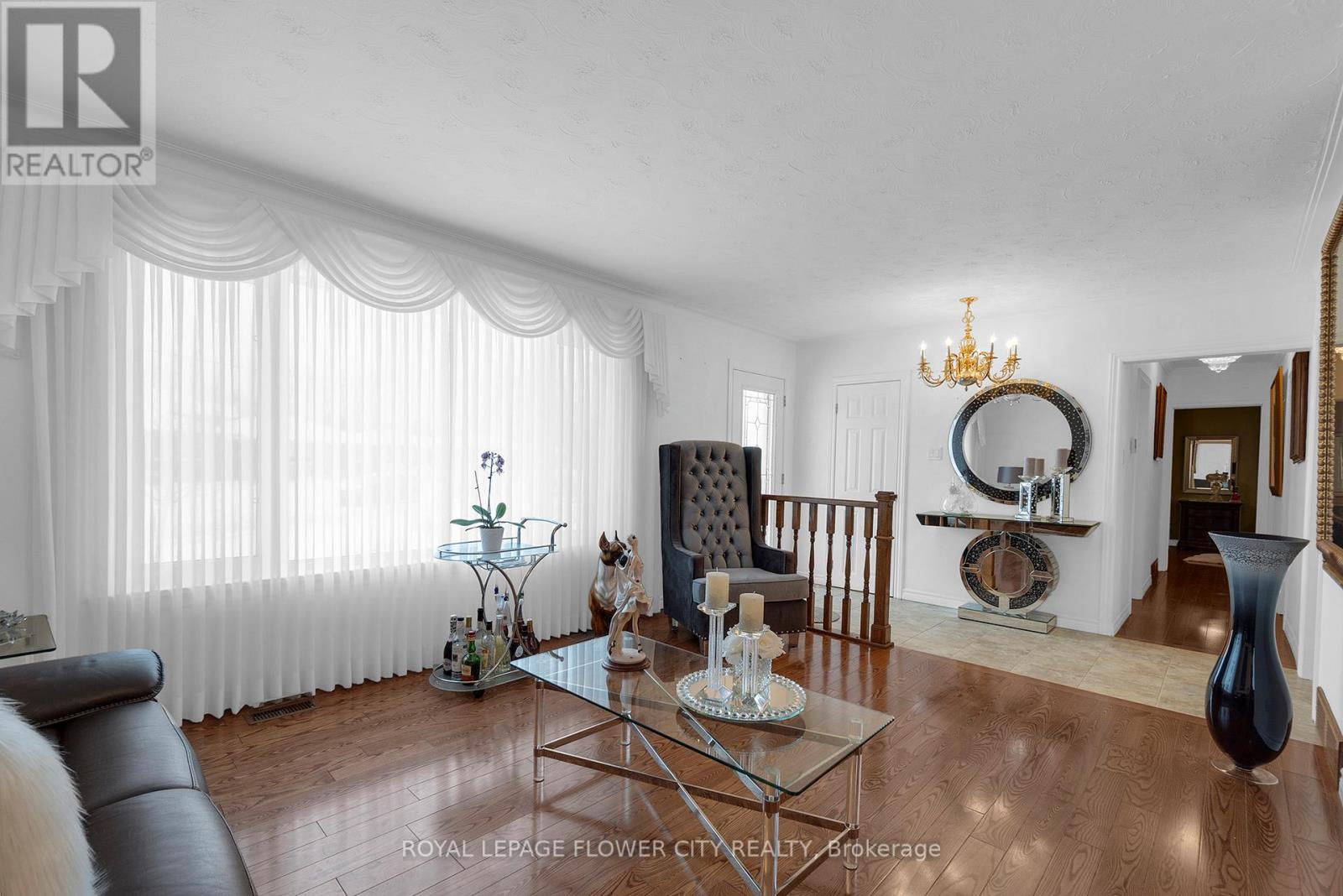 13 Bairstow Crescent, Halton Hills (Georgetown), Ontario  L7G 1L9 - Photo 7 - W12452172