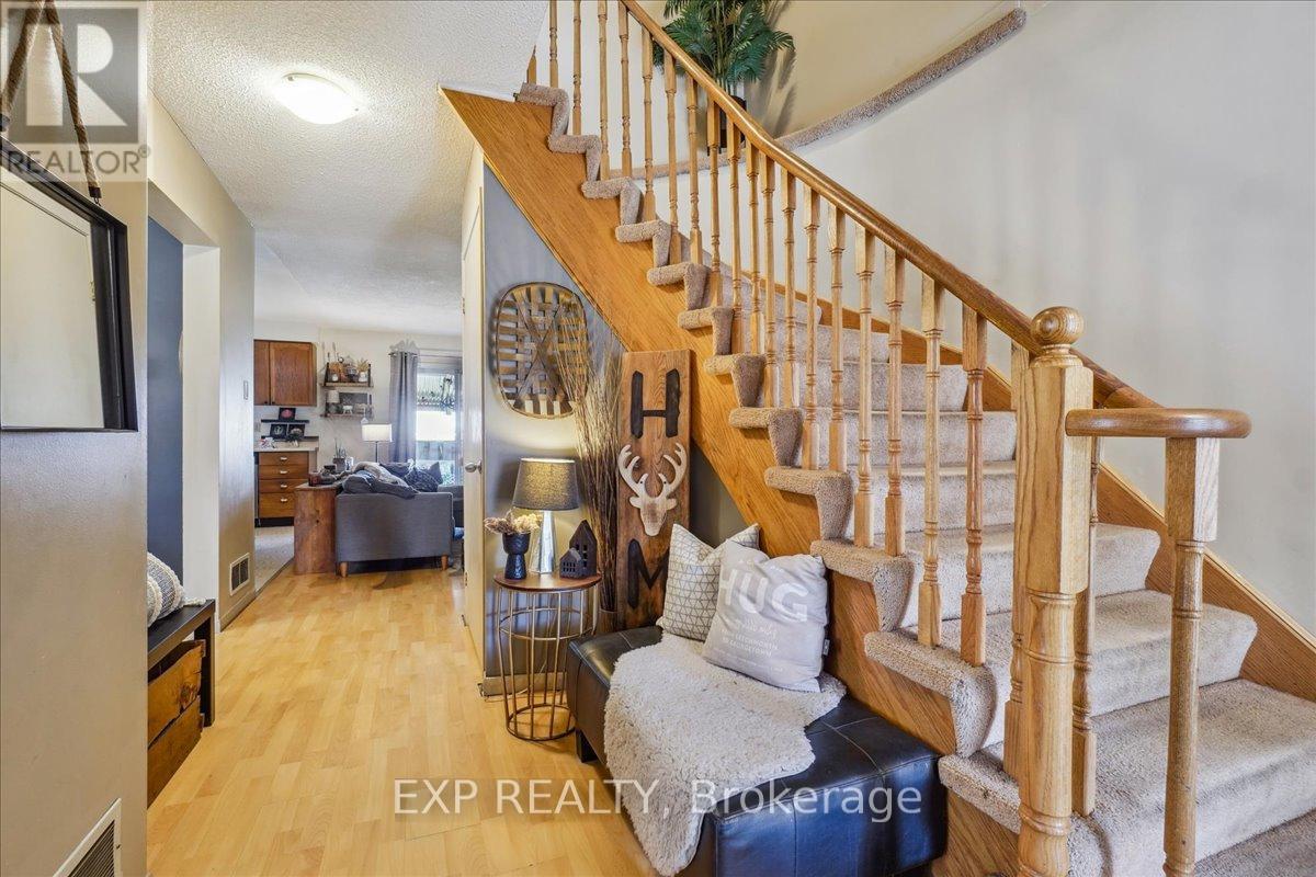 7 Rosset Valley Court, Halton Hills (Georgetown), Ontario  L7G 5E1 - Photo 11 - W12453389