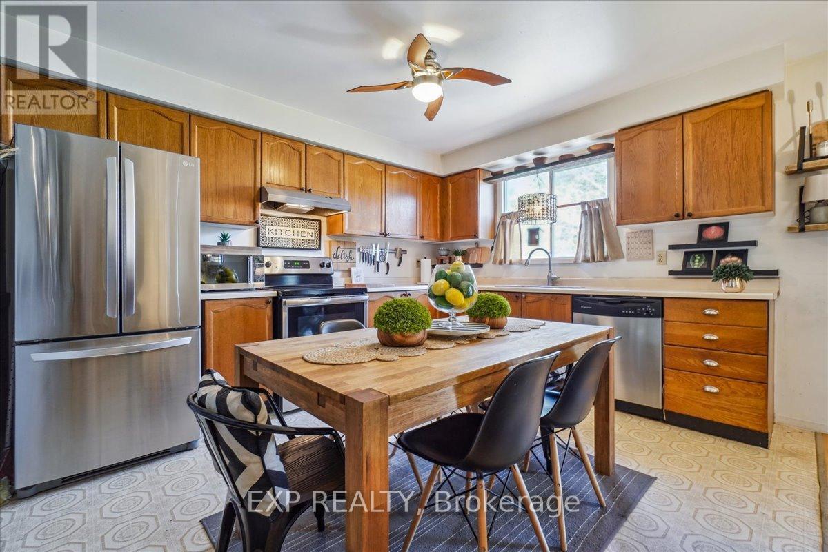 7 Rosset Valley Court, Halton Hills (Georgetown), Ontario  L7G 5E1 - Photo 13 - W12453389