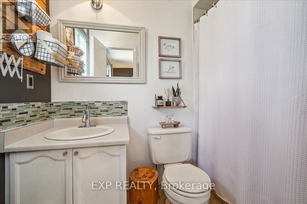 7 Rosset Valley Court, Halton Hills (Georgetown), Ontario  L7G 5E1 - Photo 27 - W12453389