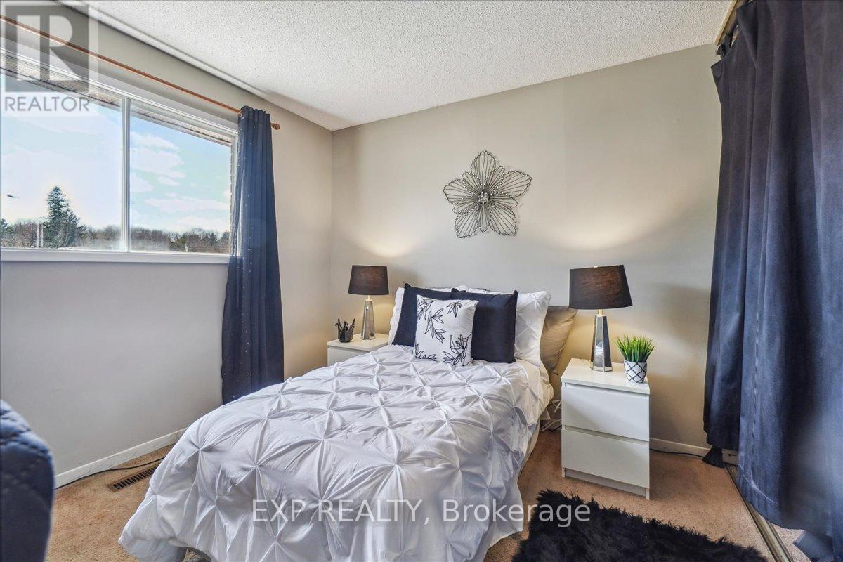 7 Rosset Valley Court, Halton Hills (Georgetown), Ontario  L7G 5E1 - Photo 30 - W12453389