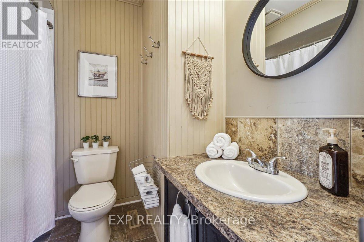 7 Rosset Valley Court, Halton Hills (Georgetown), Ontario  L7G 5E1 - Photo 31 - W12453389