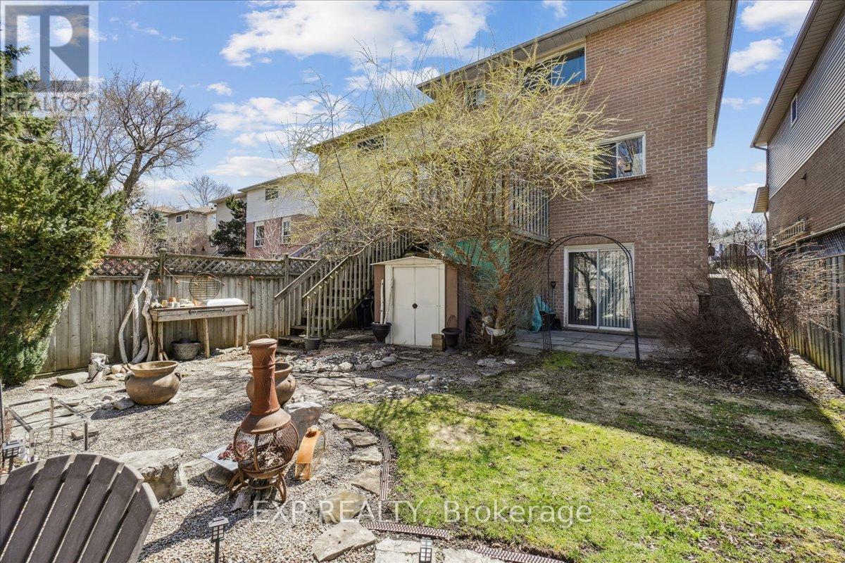 7 Rosset Valley Court, Halton Hills (Georgetown), Ontario  L7G 5E1 - Photo 33 - W12453389