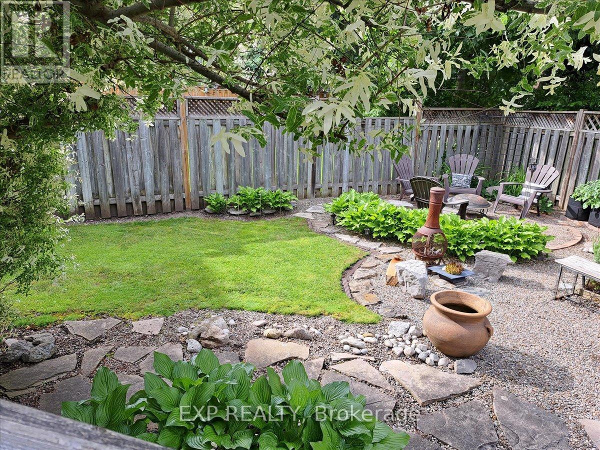 7 Rosset Valley Court, Halton Hills (Georgetown), Ontario  L7G 5E1 - Photo 38 - W12453389