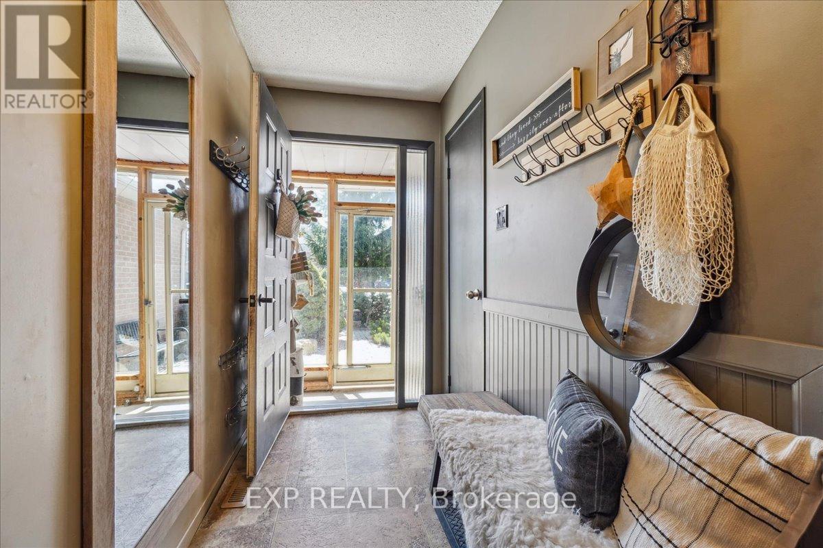 7 Rosset Valley Court, Halton Hills (Georgetown), Ontario  L7G 5E1 - Photo 5 - W12453389