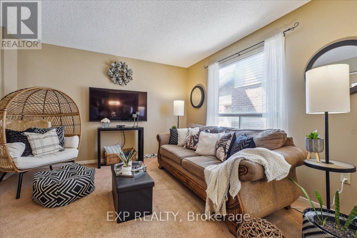 7 Rosset Valley Court, Halton Hills (Georgetown), Ontario  L7G 5E1 - Photo 7 - W12453389