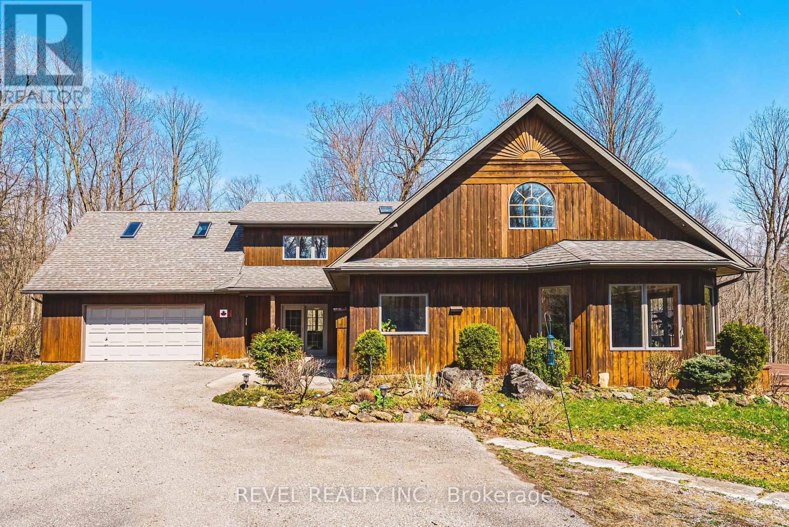 1325 3 Side Road, Milton (Campbellville), Ontario  L0P 1B0 - Photo 2 - W12454013