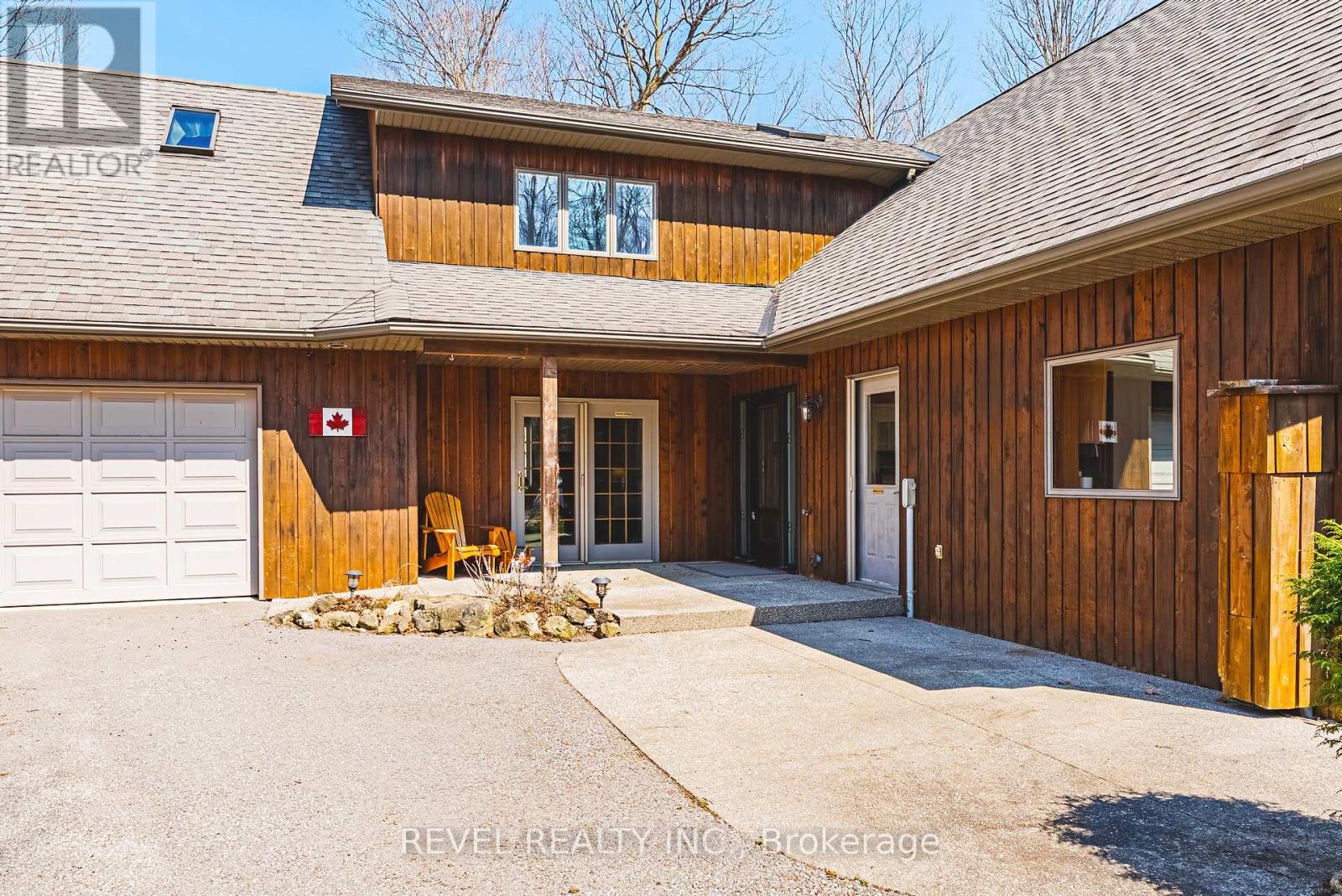 1325 3 Side Road, Milton (Campbellville), Ontario  L0P 1B0 - Photo 3 - W12454013