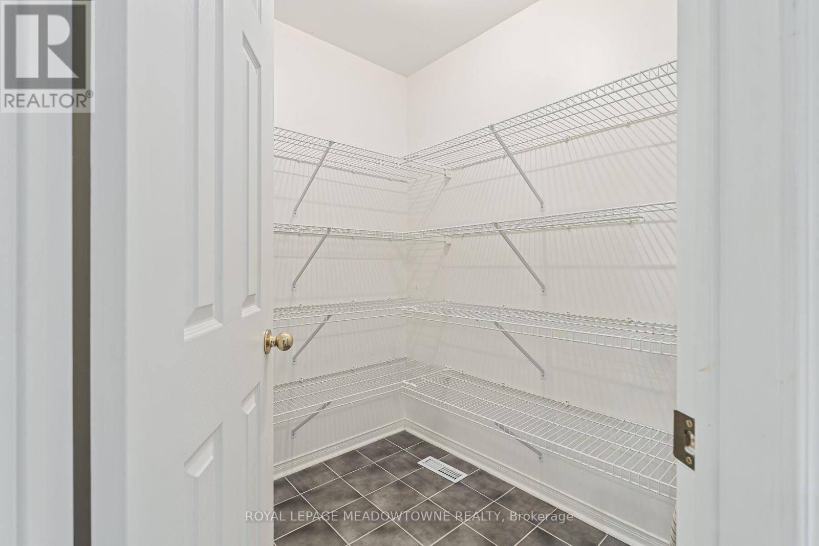 44 James Young Drive, Halton Hills (Georgetown), Ontario  L7G 5S5 - Photo 27 - W12454086