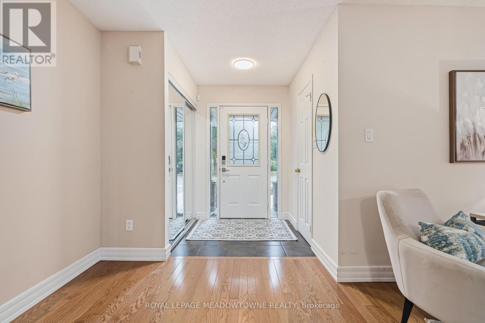 44 James Young Drive, Halton Hills (Georgetown), Ontario  L7G 5S5 - Photo 4 - W12454086