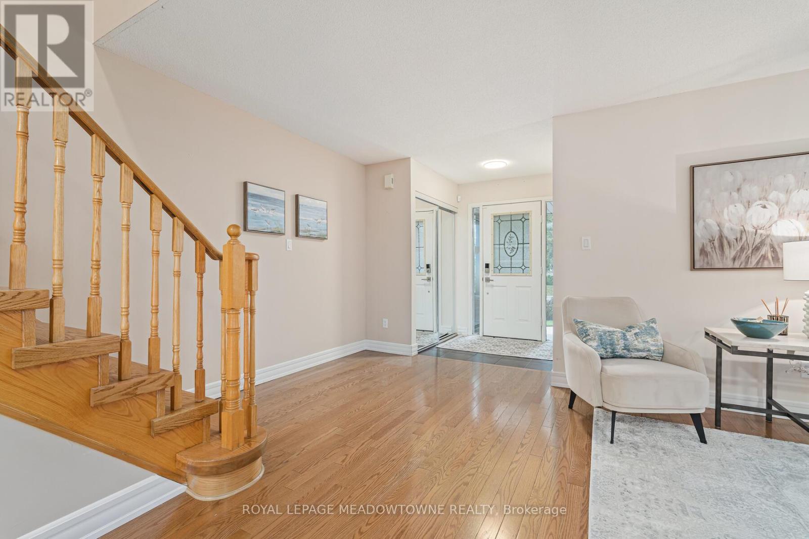 44 James Young Drive, Halton Hills (Georgetown), Ontario  L7G 5S5 - Photo 5 - W12454086