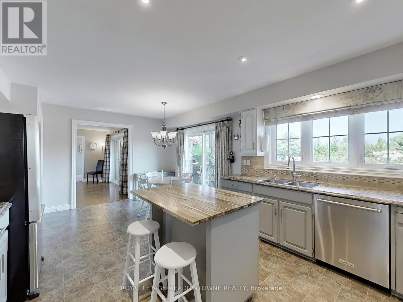 4905 First Line, Erin, Ontario  L7J 2L9 - Photo 11 - X12456055