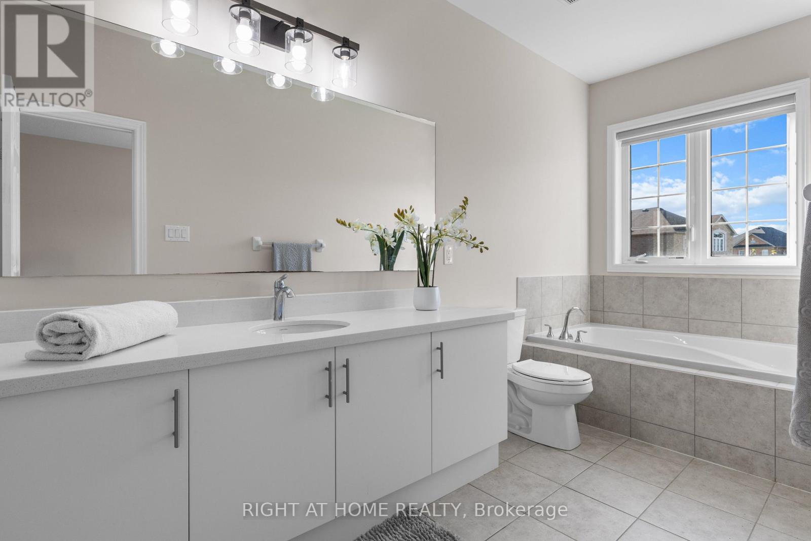 23 Duffel Crescent, Halton Hills (Georgetown), Ontario  L7G 0H7 - Photo 16 - W12456695