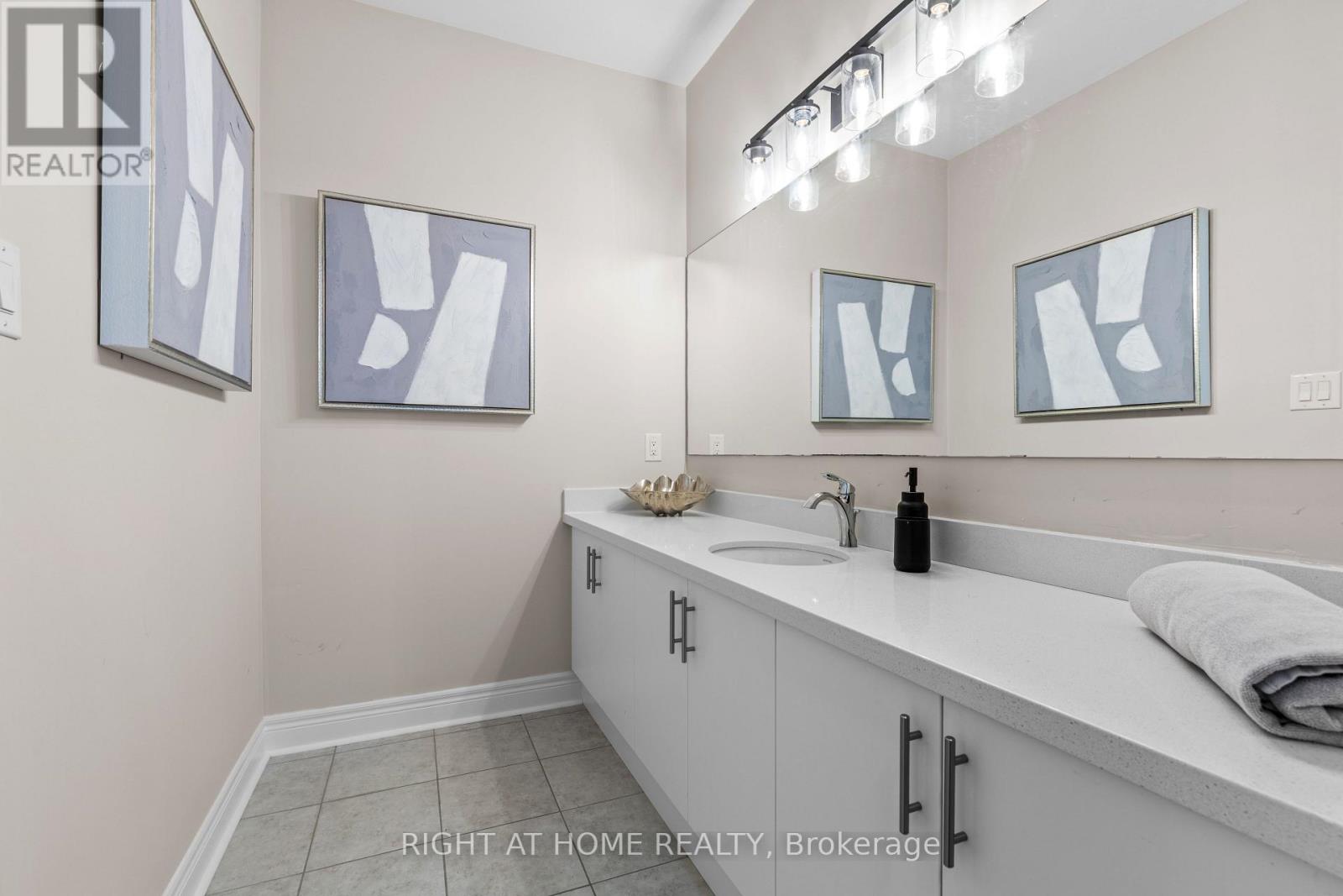 23 Duffel Crescent, Halton Hills (Georgetown), Ontario  L7G 0H7 - Photo 22 - W12456695