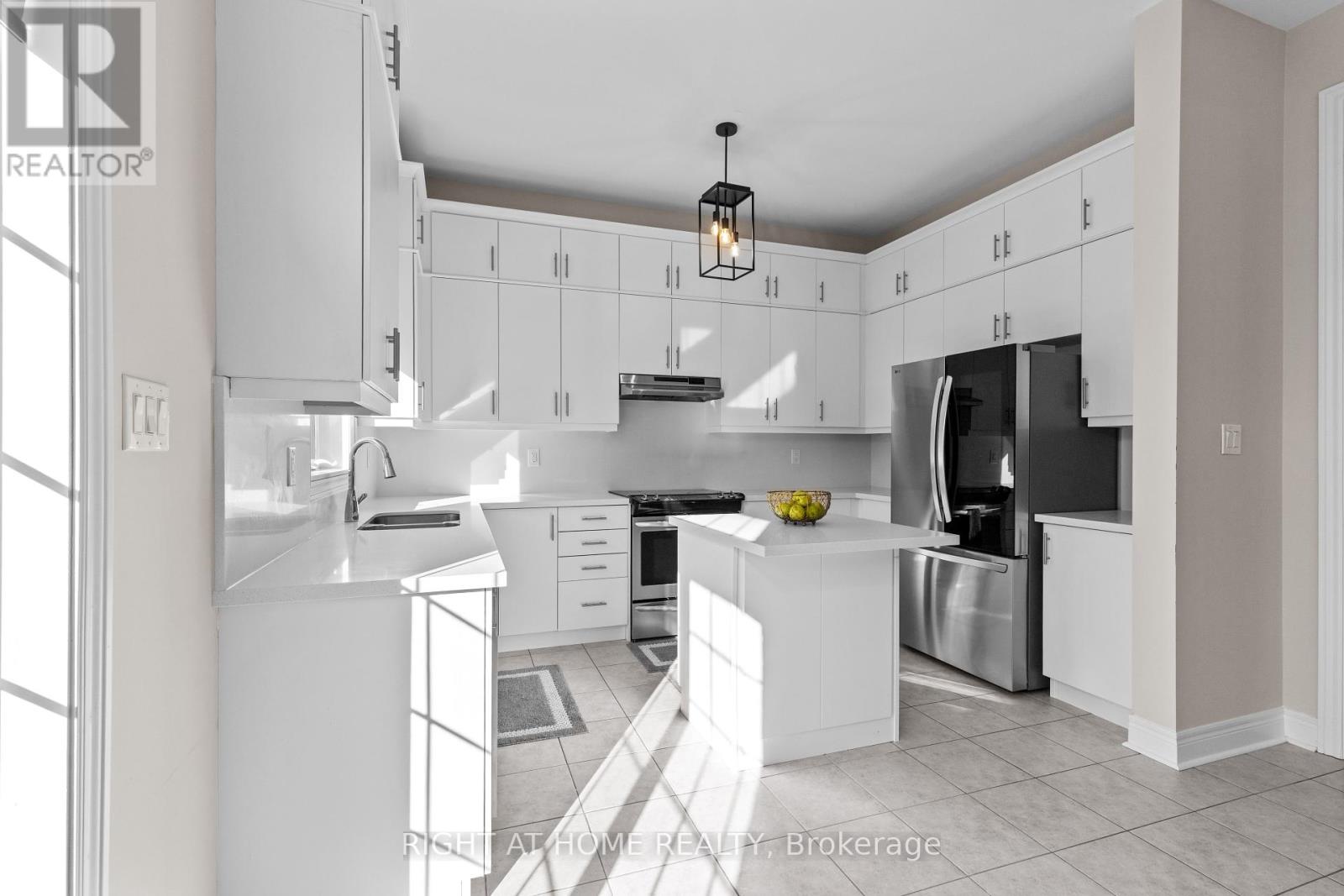 23 Duffel Crescent, Halton Hills (Georgetown), Ontario  L7G 0H7 - Photo 4 - W12456695