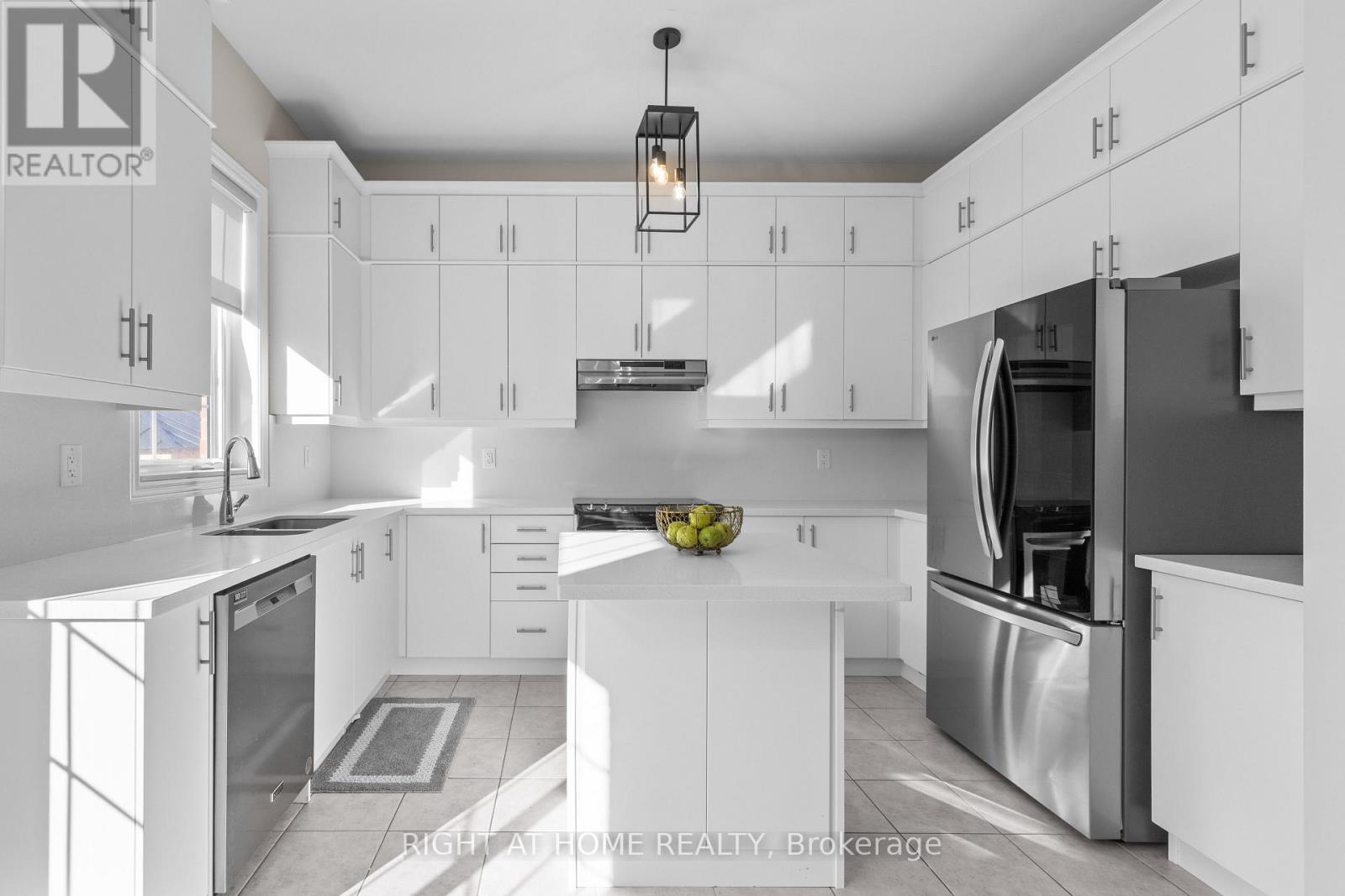 23 Duffel Crescent, Halton Hills (Georgetown), Ontario  L7G 0H7 - Photo 7 - W12456695