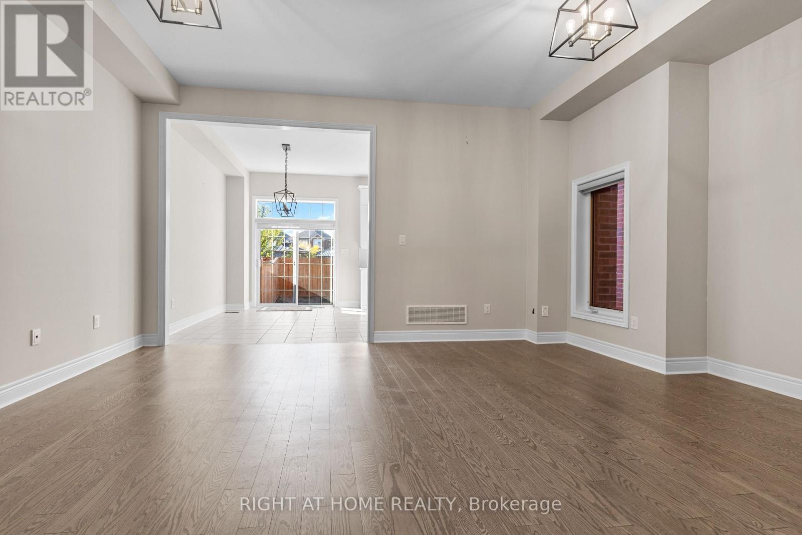 23 Duffel Crescent, Halton Hills (Georgetown), Ontario  L7G 0H7 - Photo 9 - W12456695