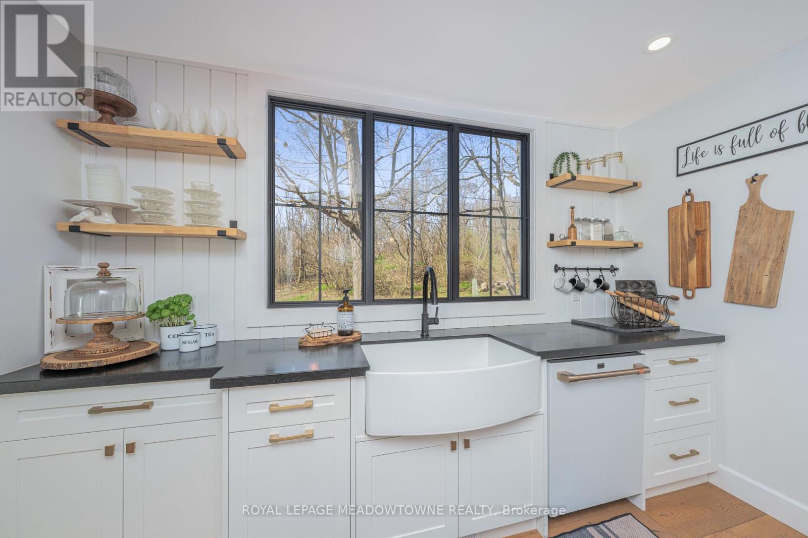 27 Tweedle Street, Halton Hills (Glen Williams), Ontario  L7G 3S6 - Photo 13 - W12460105